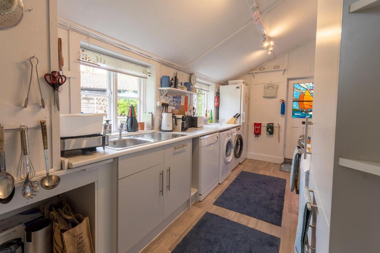 Adorable Two Bed Norfolk Broads Holiday Home - River Views With Moorings & Fishing ستالهام المظهر الخارجي الصورة