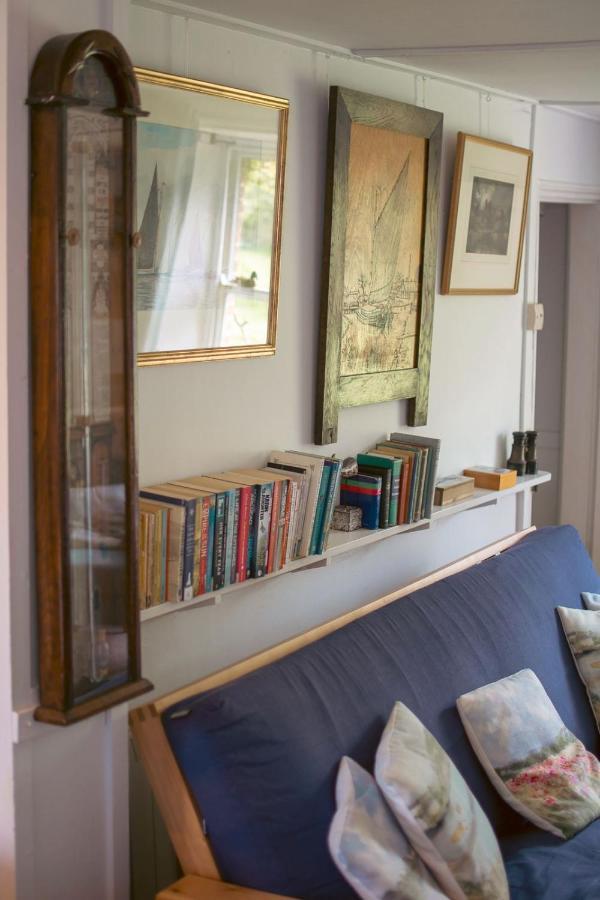 Adorable Two Bed Norfolk Broads Holiday Home - River Views With Moorings & Fishing ستالهام المظهر الخارجي الصورة