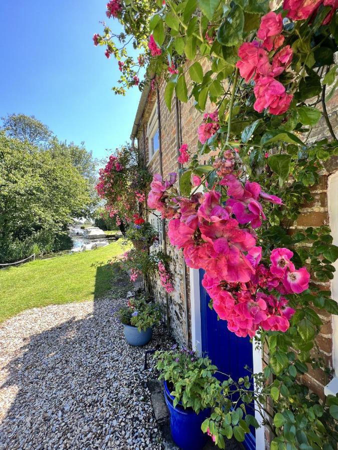 Adorable Two Bed Norfolk Broads Holiday Home - River Views With Moorings & Fishing ستالهام المظهر الخارجي الصورة