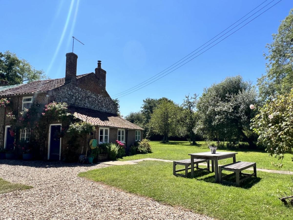 Adorable Two Bed Norfolk Broads Holiday Home - River Views With Moorings & Fishing ستالهام المظهر الخارجي الصورة