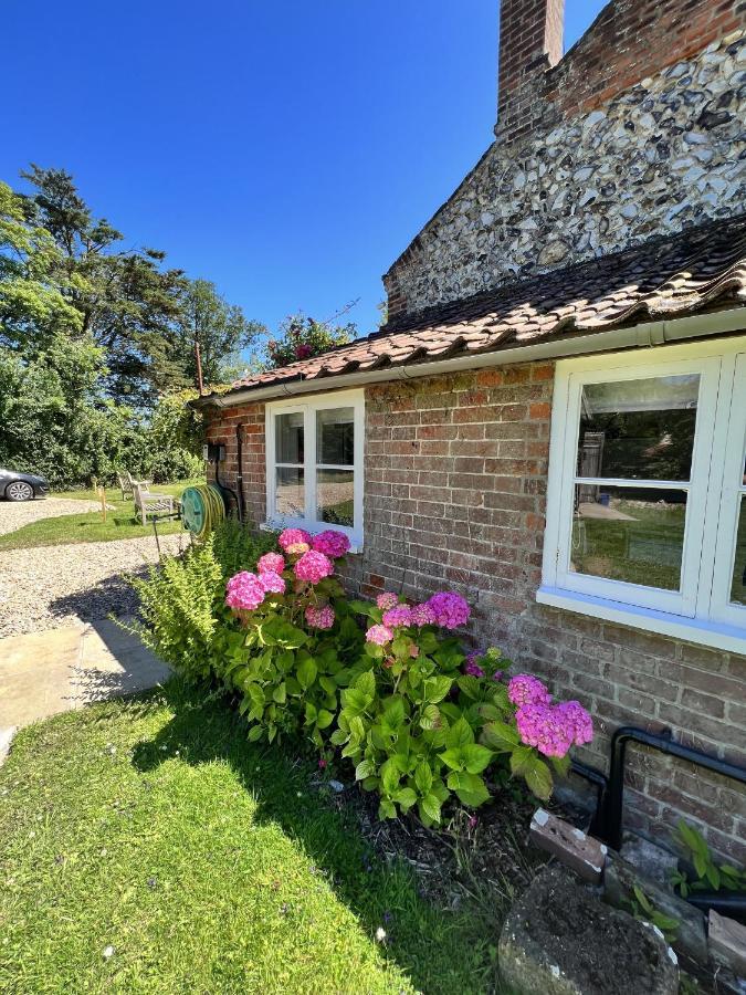 Adorable Two Bed Norfolk Broads Holiday Home - River Views With Moorings & Fishing ستالهام المظهر الخارجي الصورة